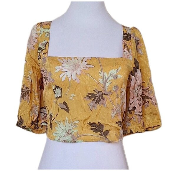 H&M JAPAN CROP TOP WITH TIE BACK  SIZE MEDIUM  NWT - Picture 1 of 4